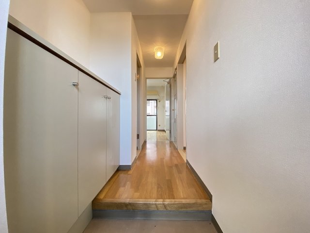 玄関　※別部屋参考写真