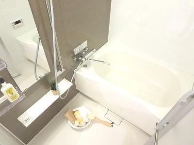 バス・シャワールーム　★浴室乾燥機つきで雨の日のお洗濯もラクラク★