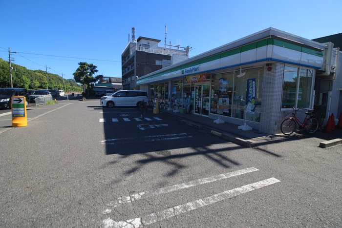 スーパー　ファミリーマート（スーパー）まで474m