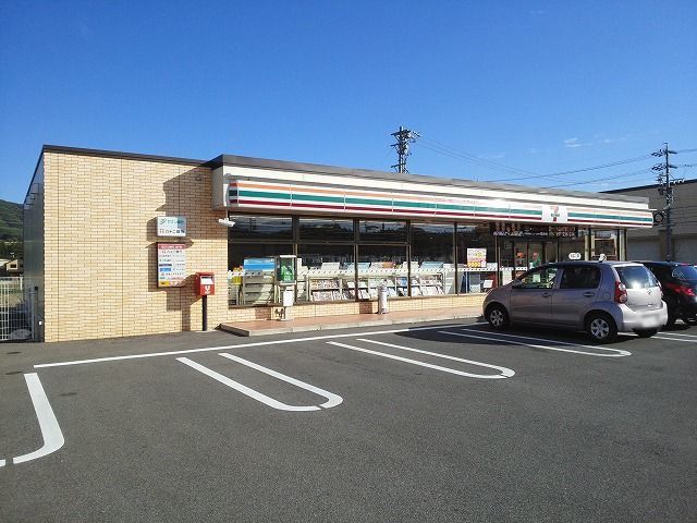 コンビニ　セブンイレブン　箕輪三日町店（コンビニ）まで900m