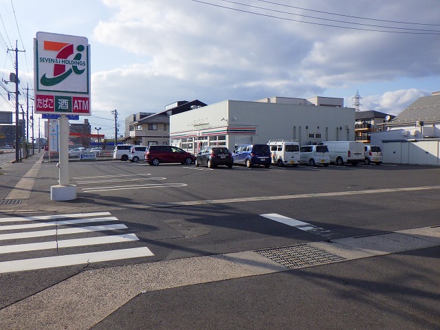 コンビニ　セブンイレブン松江西川津東店（コンビニ）まで89m