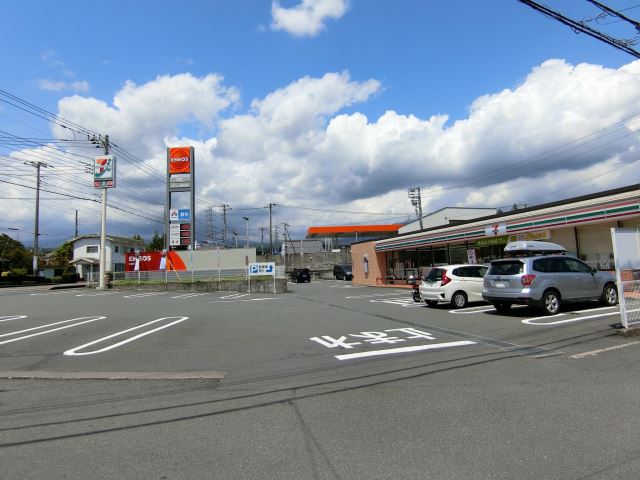 コンビニ　セブンイレブン（コンビニ）まで440m