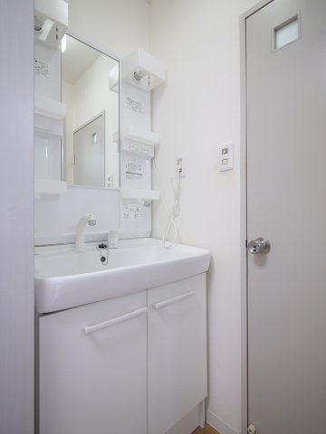 洗面設備　※写真は別の部屋のものです。