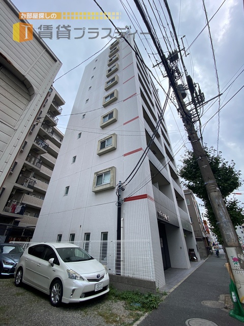 建物外観　宅配ＢＯＸもあるオートロック付のマンションです。