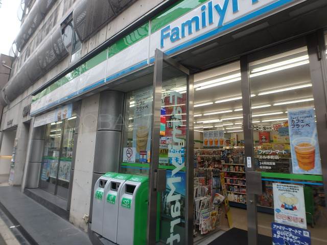 コンビニ　ファミリーマート エル本町店（コンビニ）まで201m