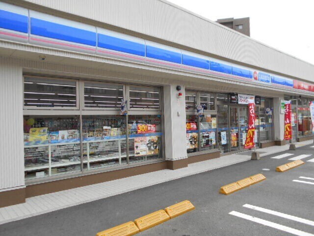 コンビニ　ローソンJPローソン福岡野間郵便局店（コンビニ）まで966m