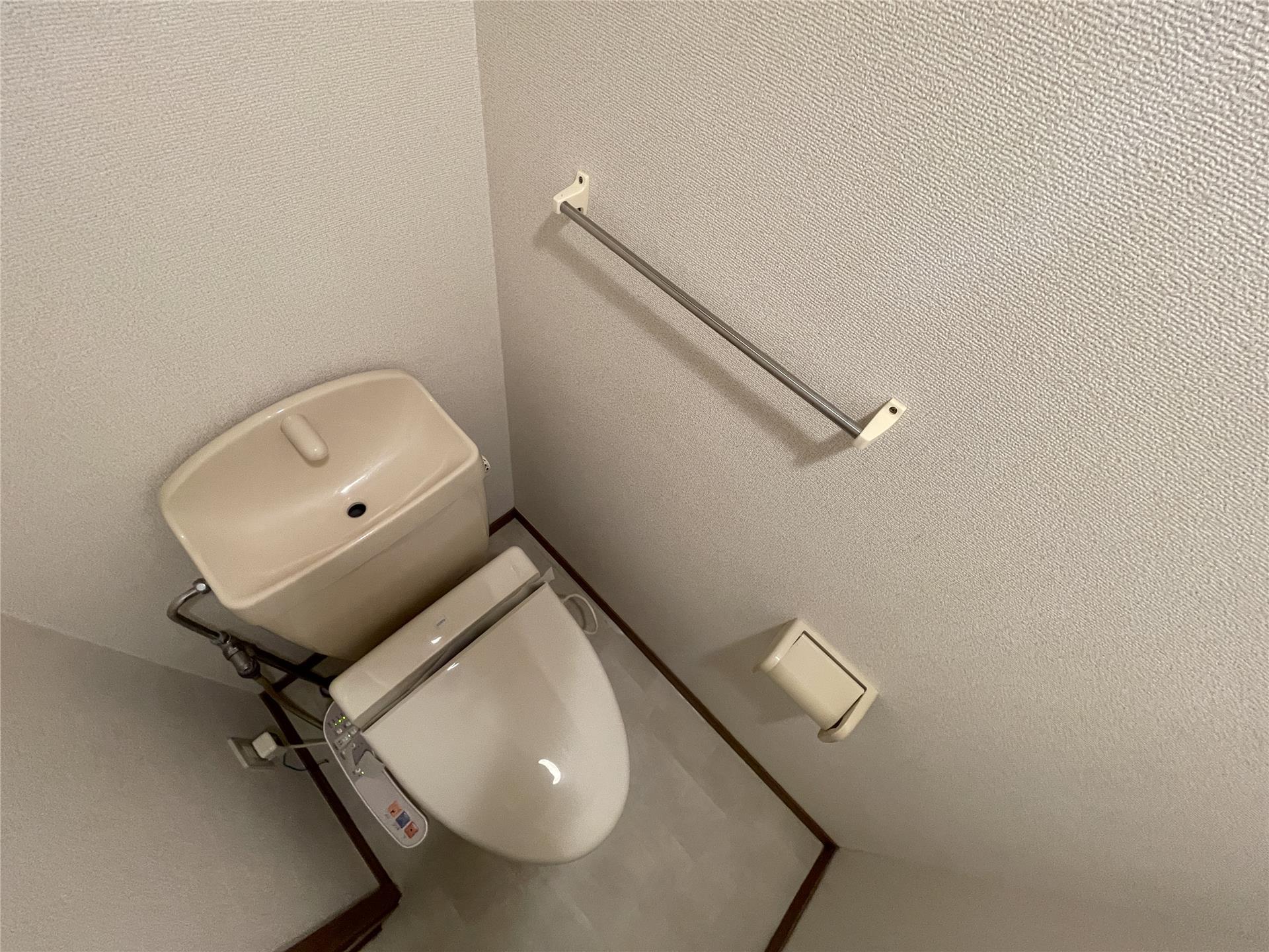 トイレ　ウォシュレット付の洋式トイレです♪