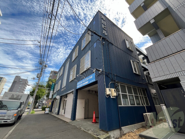 建物外観　札幌市北区北十六条西「坪川ビル」