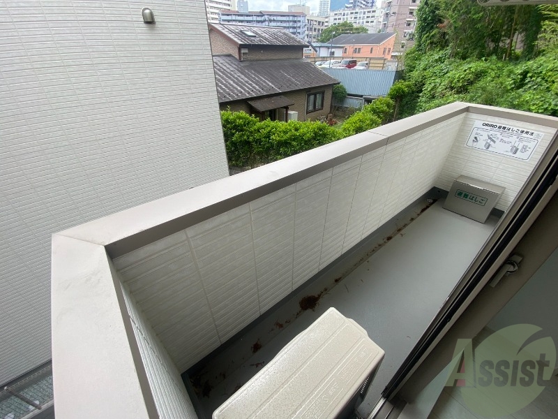バルコニー　広々としたバルコニーは洗濯物を干すのにぴったりです
