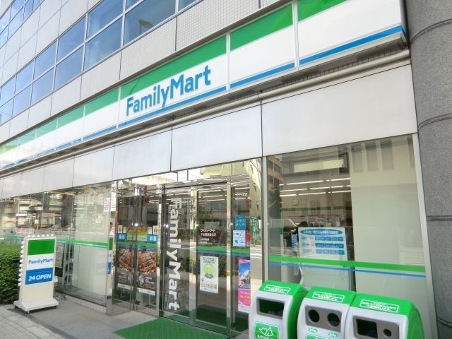 コンビニ　ファミリーマート（コンビニ）まで323m