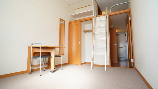 居室・リビング　明るいお部屋であこがれの一人暮らし。