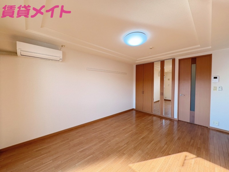 居室・リビング　同建物別部屋写真です