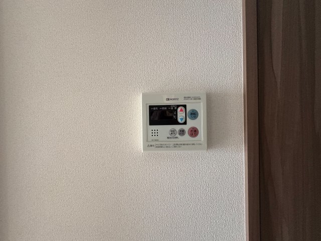 その他設備　給湯器リモコンです