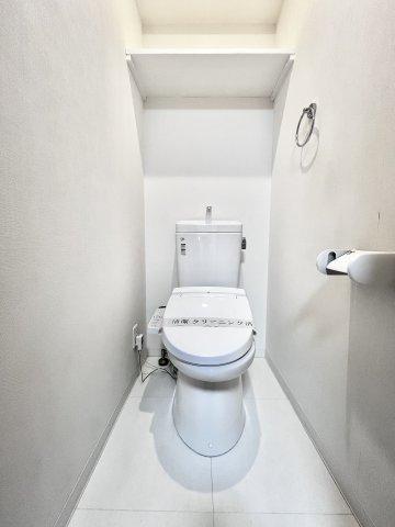 トイレ　落ち着いた色調のトイレです
