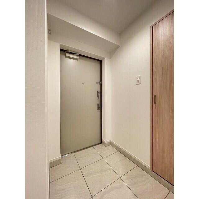 玄関　写真は同タイプ住居です。