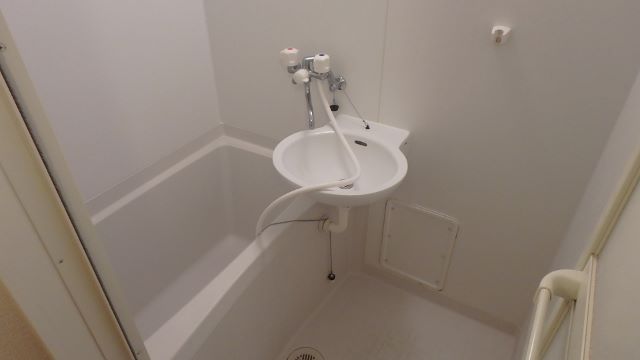 レオパレスHYTVIの風呂写真