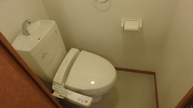 レオパレスHYTVIのトイレ写真
