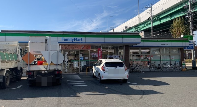 コンビニ　ファミリーマート 岩塚本通五丁目店（コンビニ）まで369m