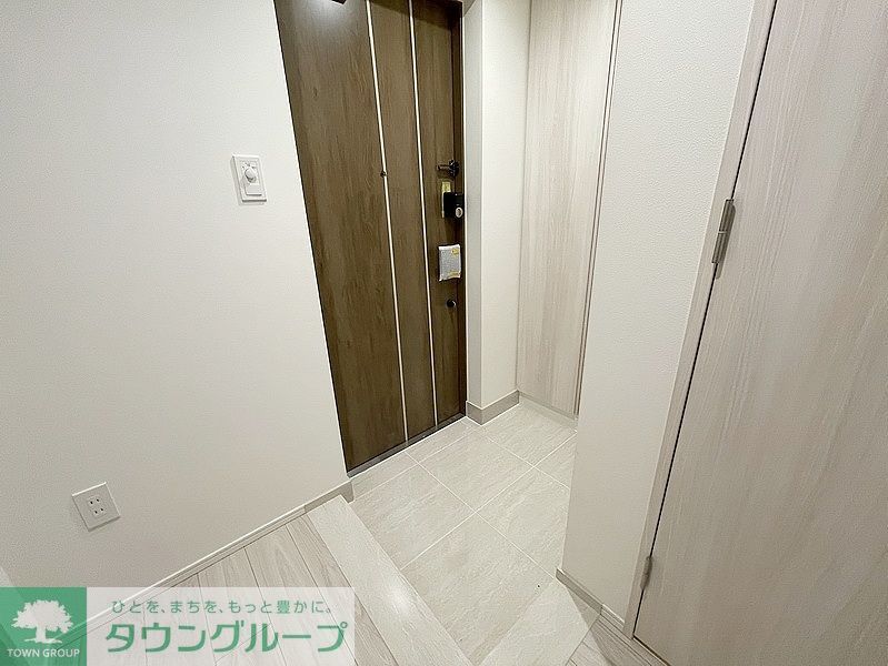 玄関　お問合せは(株)タウンハウジングレジデンス事業部　赤坂店・…