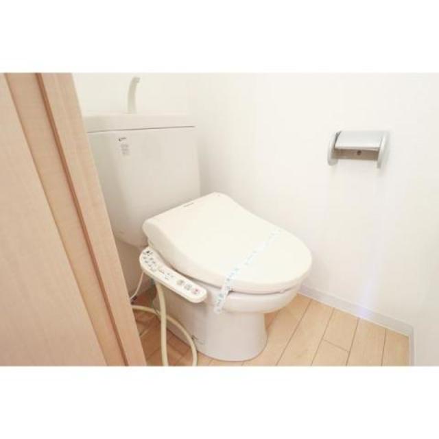 大阪モノレール本線 千里中央駅 徒歩11分 6階建 築20年のトイレ写真