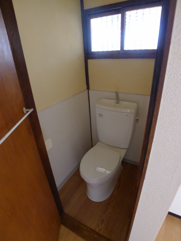 地下鉄桜通線 瑞穂区役所駅 徒歩12分 2階建 築60年のトイレ写真