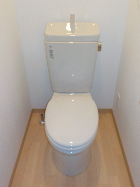 地下鉄中央線 緑橋駅 徒歩5分 6階建 築12年のトイレ写真