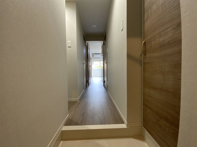 玄関　同タイプ別住戸写真となります。現況と異なる場合がございます。