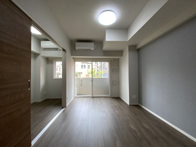 居室・リビング　同タイプ別住戸写真となります。現況と異なる場合がございます。