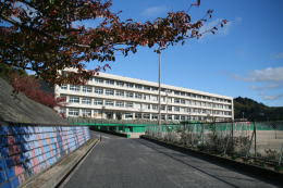 中学校　尾道市立吉和中学校（中学校）まで2091m