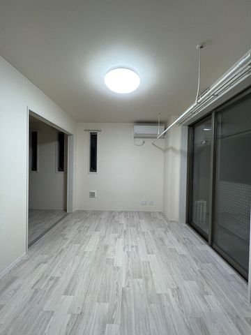 シャンス東寺尾中台26の居間写真