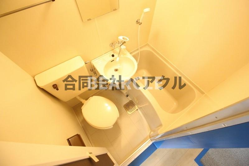 バス・シャワールーム　コンパクトで使いやすいお風呂です
