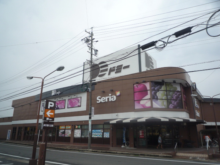 スーパー　ドミー（スーパー）まで375m