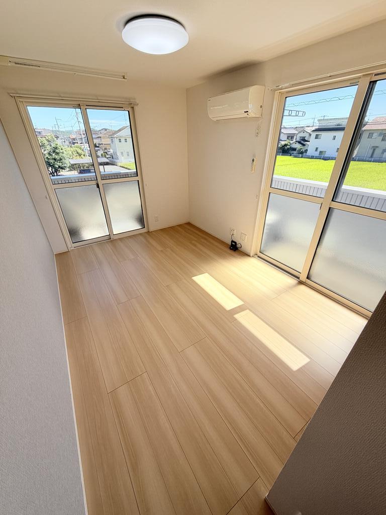 ＪＲ山陽本線 福山駅 徒歩51分 3階建 築10年の居間写真