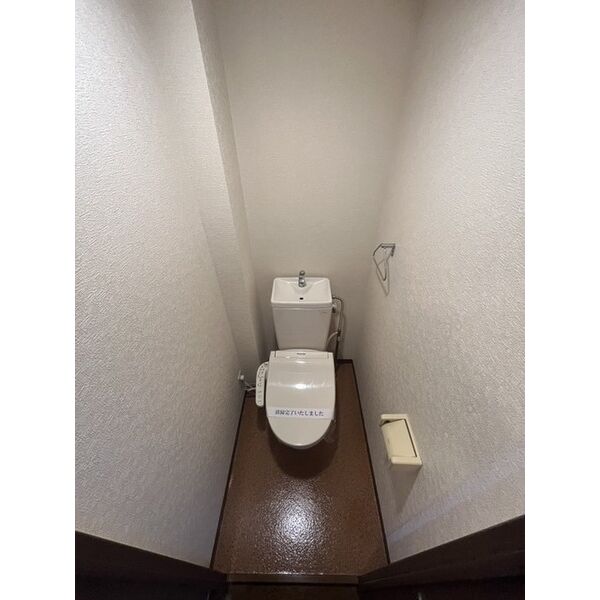 トイレ　※別号室の参考写真です。