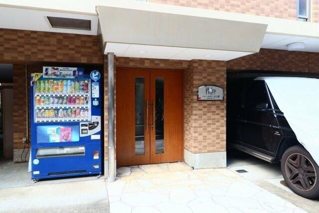 東京メトロ千代田線 代々木公園駅 徒歩11分 7階建 築27年の外観写真