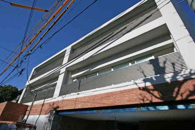 建物外観　１フロア２戸　ワイドスパンの高級賃貸です