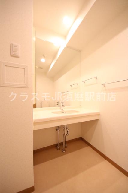 洗面設備　忙しい朝にあなたを手助けしてくれる素敵な洗面台。