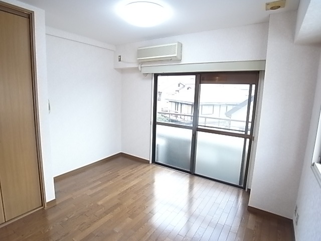 ジャルダン宝塚弐番館の居間写真