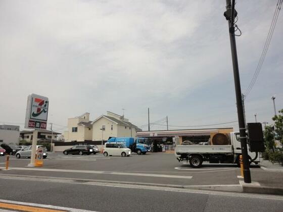 コンビニ　セブンイレブン藤沢片瀬山店（コンビニ）まで585m