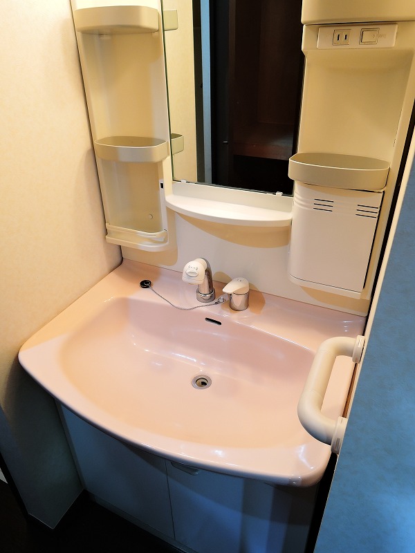 洗面設備　洗髪洗面化粧台