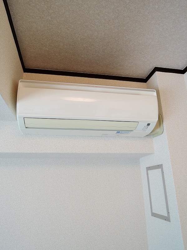 その他設備　リビング　エアコン