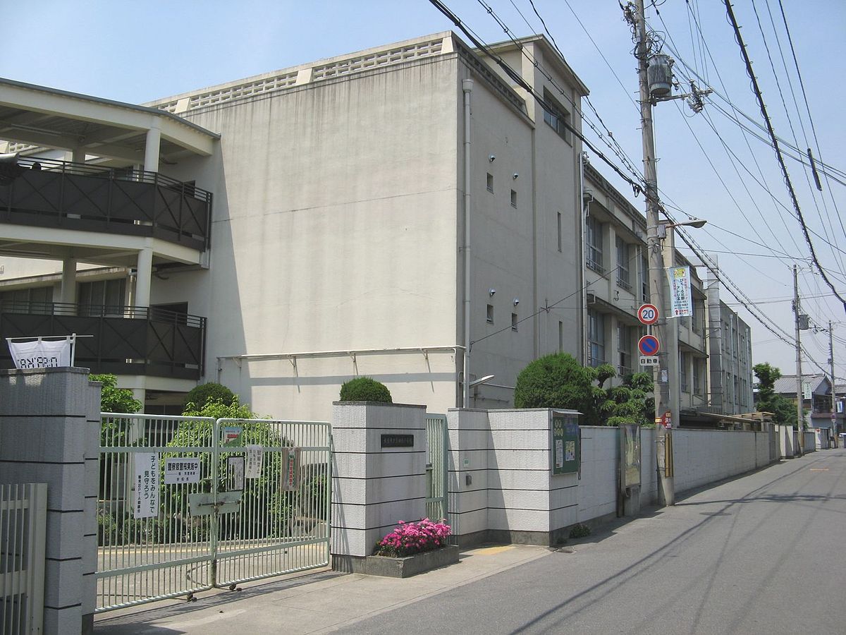 【ラフィーネ鶴見緑地の小学校】