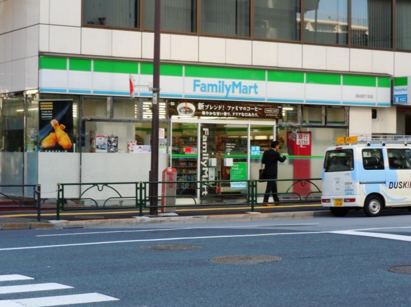 コンビニ　ファミリーマート四谷四丁目店（コンビニ）まで103m