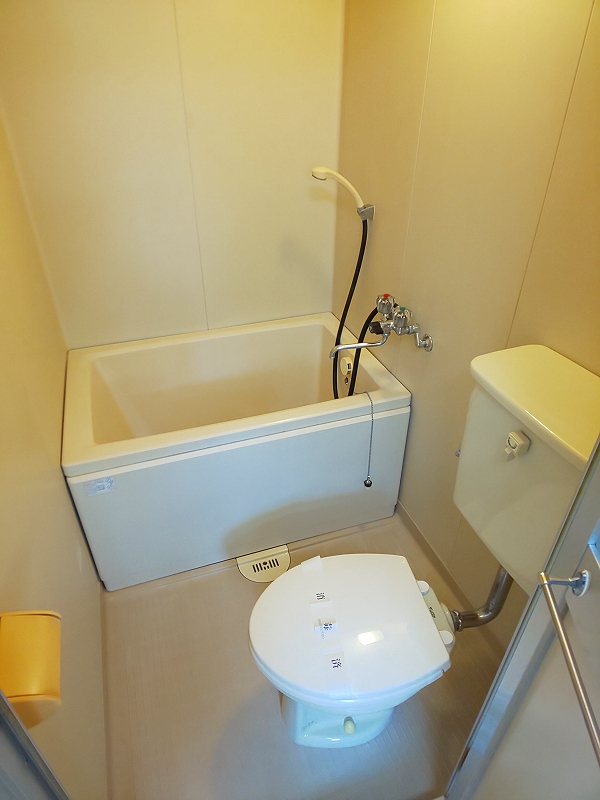 バス・シャワールーム　トイレと風呂シャワー