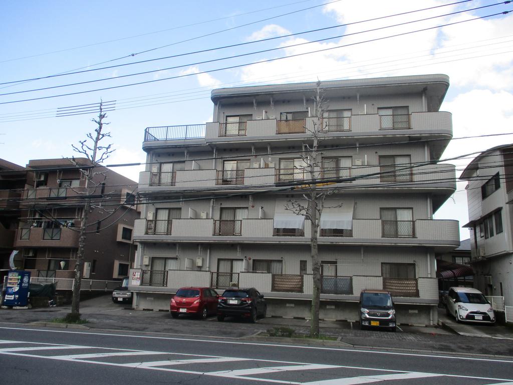 鹿児島市永吉のマンションの建物外観