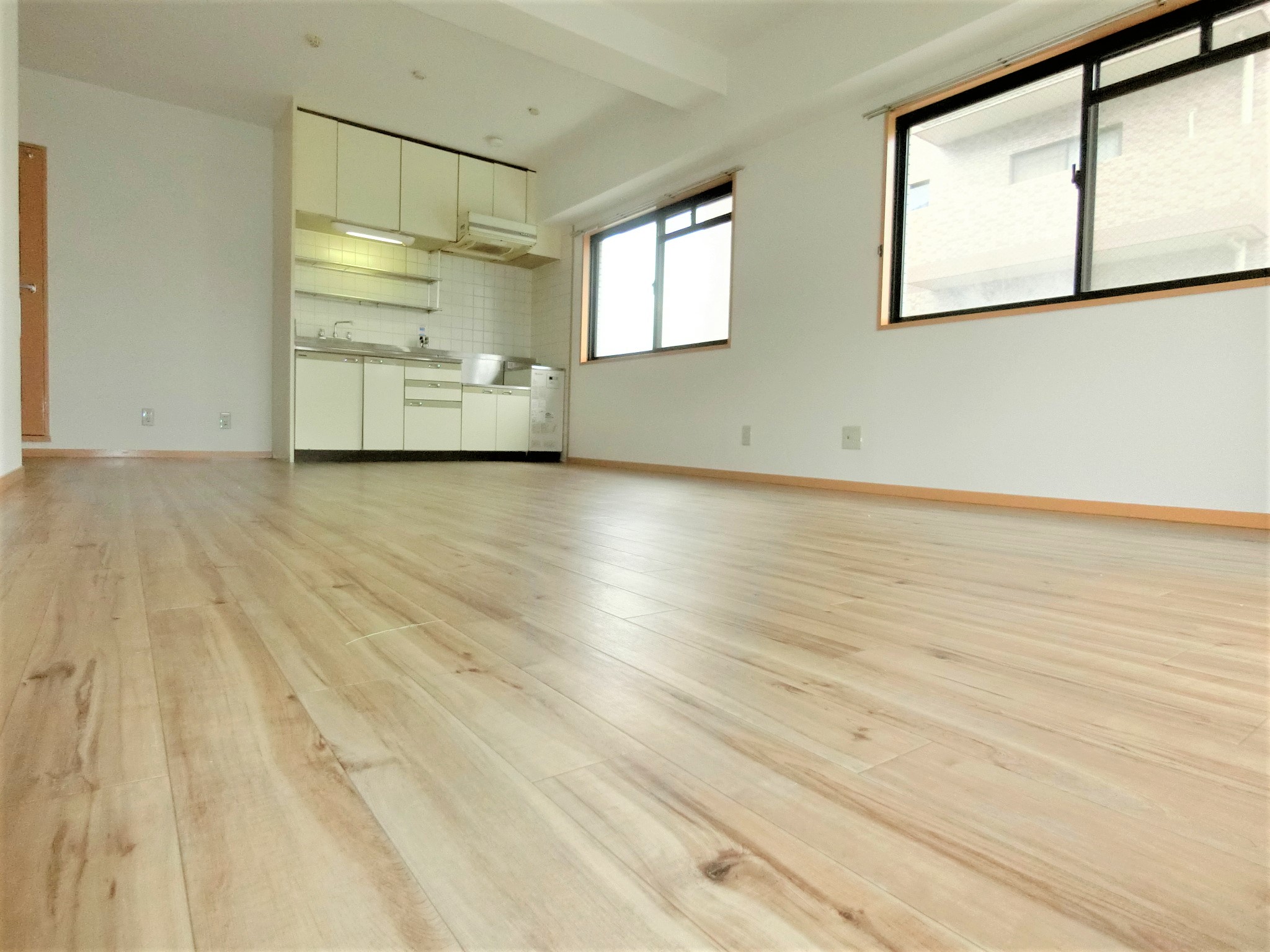 居室・リビング　多く大変明るい広々リビングです☆