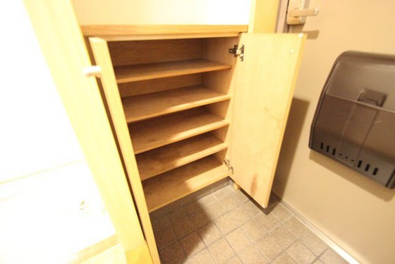 玄関　※別号室の写真です