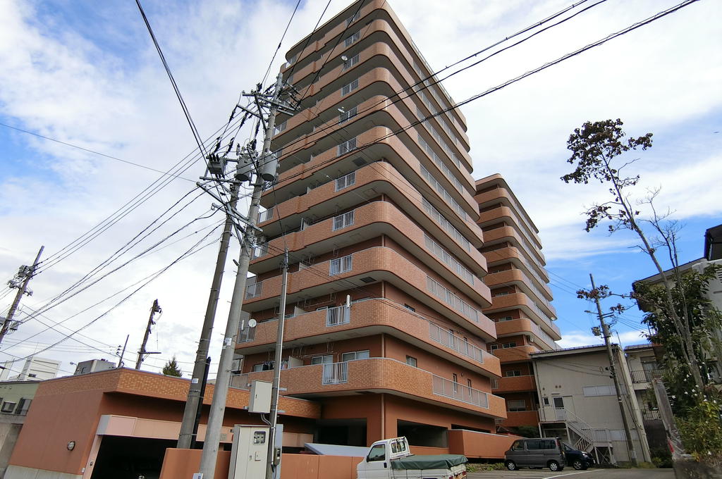 ダイアパレス高田弐番館の建物外観