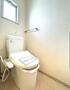 トイレ　トイレは収納付きです。