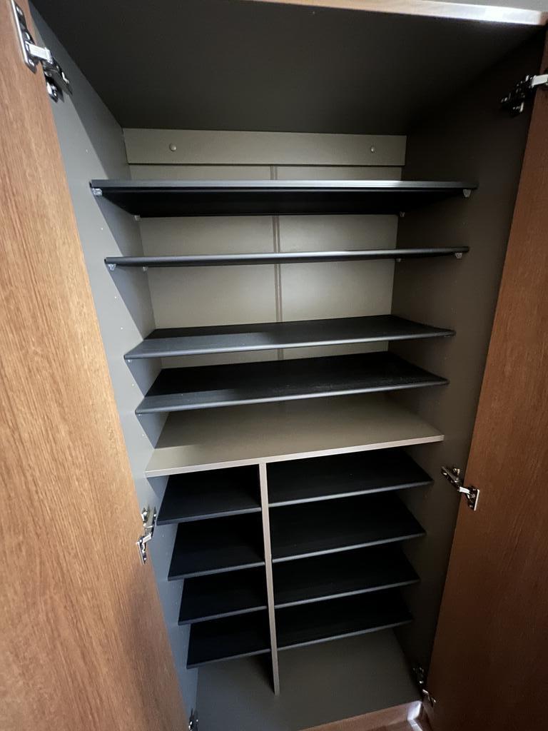 その他設備　下駄箱　クリーニング前の写真です